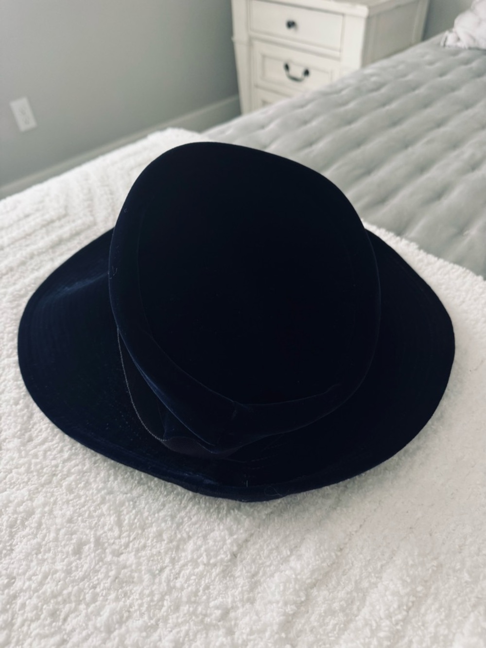 Navy Velvet Wide-Brim Women's Hat with navy ribbon🎀 - Picture 4 of 7